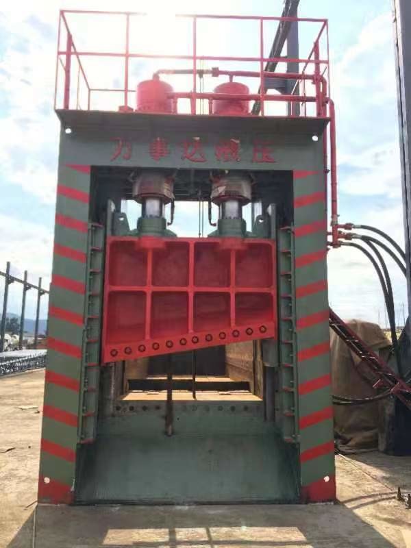 Gantry Shear From Wanshida with PLC-Controlled Hydraulic Scrap Metal Shear for Angle Iron