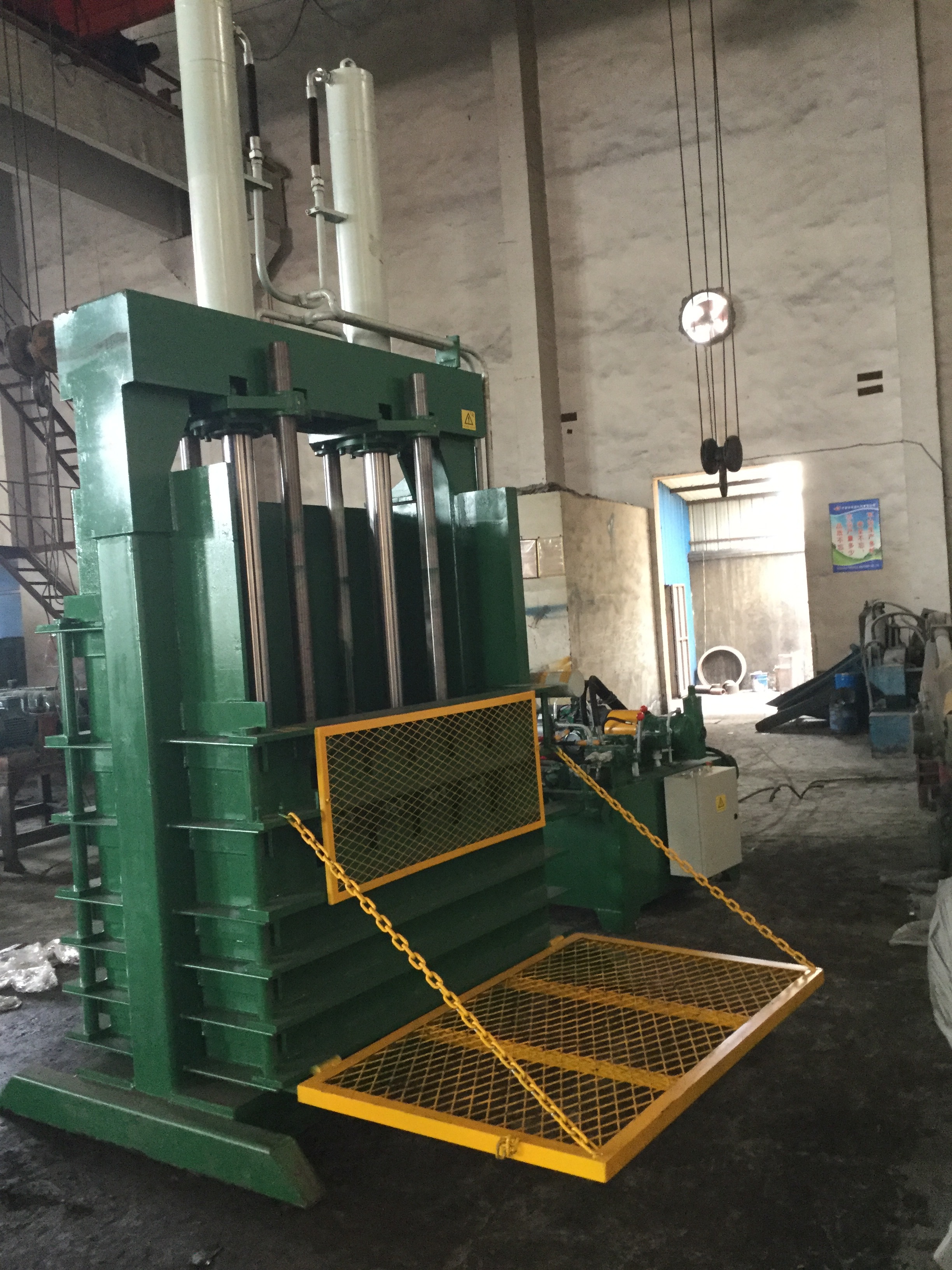 100Ton Force Tire Baler with 1550×760mm Bale Size and 11kW Motor Power for Scrap Tire Recycling