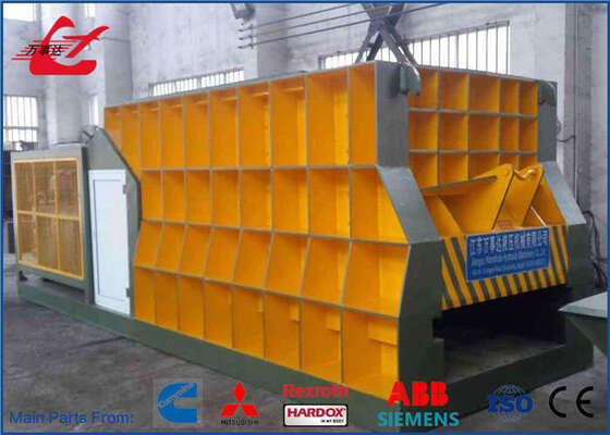84 kW Cisailleuse de ferraille pour conteneurs hydrauliques 4000kN pour le recyclage de ferraille lourde